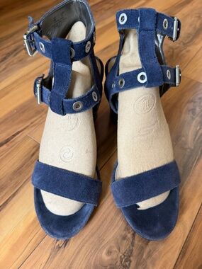 Sam Edelman Women’s Navy Suede ankle block heel